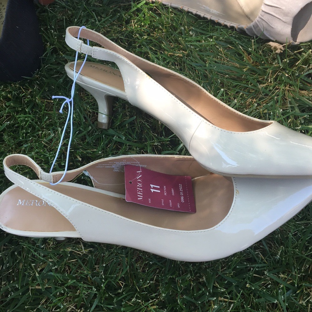 Merona NWT SIZE 11 ivory low heel shoes